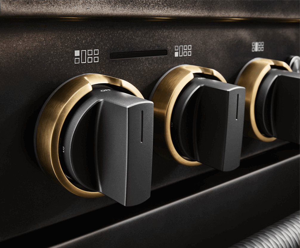 Lit Halo-Effect knobs on the range.